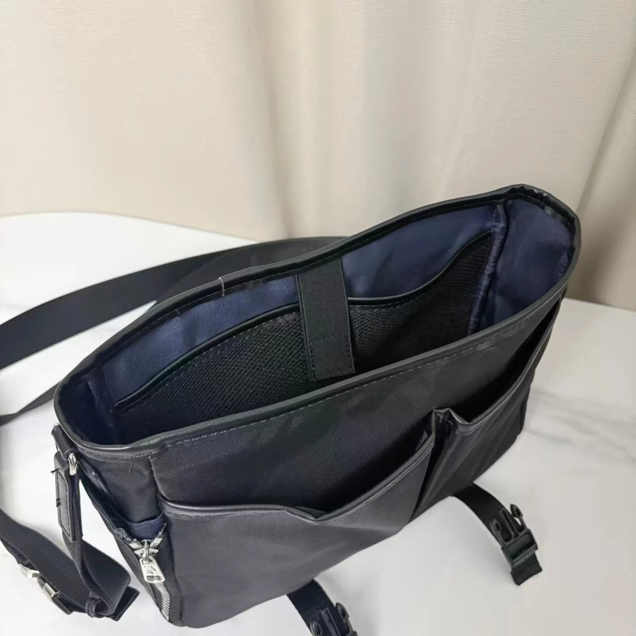 Nylon Messenger Bag Lightweight Casual Crossbody Bag