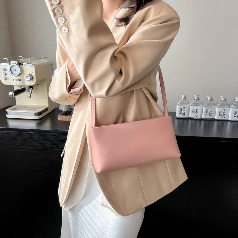 Elegant and stylish leather tote bag designed for moms who want both fashion and practicality in everyday use.