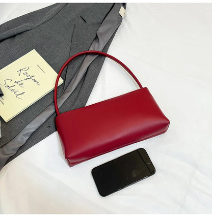 Elegant and stylish leather tote bag designed for moms who want both fashion and practicality in everyday use.