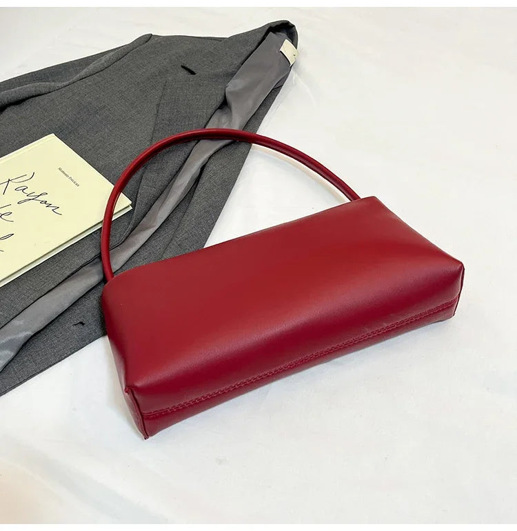 Elegant and stylish leather tote bag designed for moms who want both fashion and practicality in everyday use.