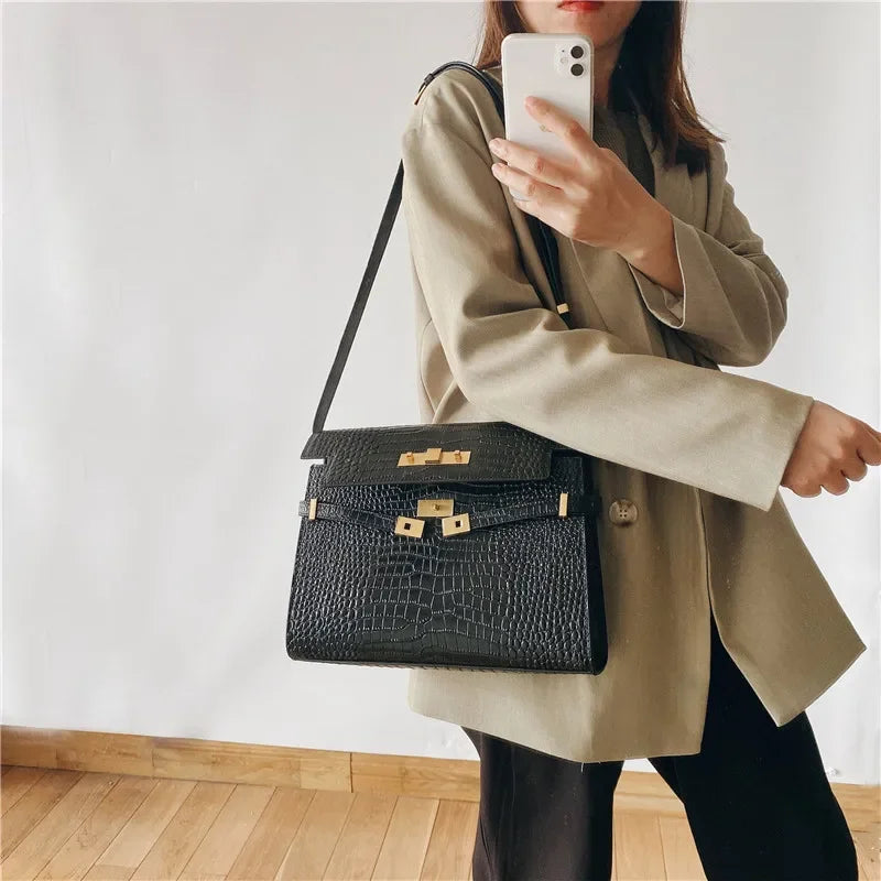Genuine Leather Women’s Shoulder Bag – Retro Messenger Handbag (Brown/Black)