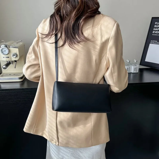 Elegant and stylish leather tote bag designed for moms who want both fashion and practicality in everyday use.