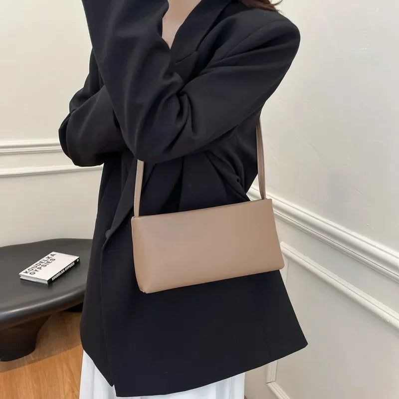 Elegant and stylish leather tote bag designed for moms who want both fashion and practicality in everyday use.